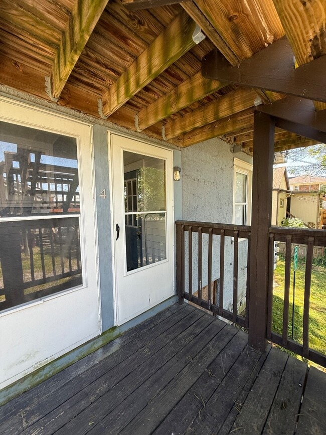 Photo - 310 W Maple St Apartment