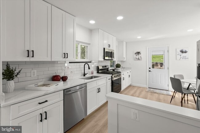 Photo - 402 Elm Ave