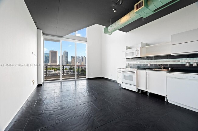 Building Photo - 690 SW 1st Ct Unit 1217 Rental