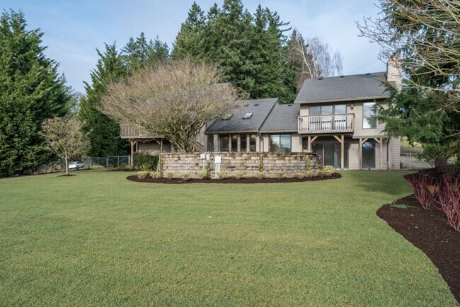 Photo - Escape to the Country, Spacious Contemporary in Wilsonville with Shop