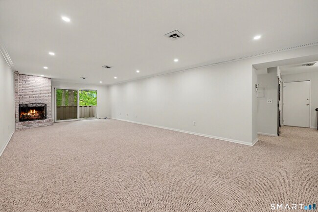Photo - 172 Gillies Ln Unit 172
