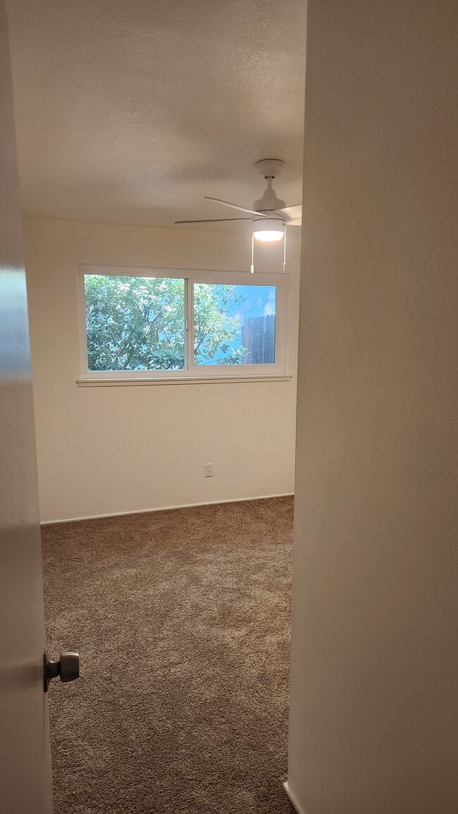 Photo - 948 J Street