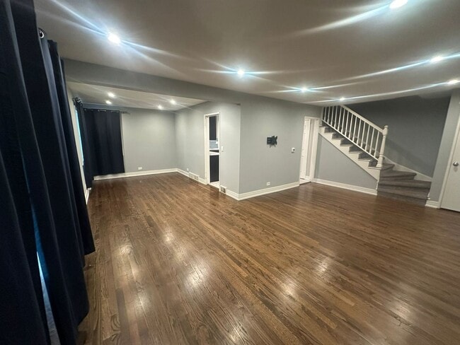 Photo - 2543 Crawford Ave