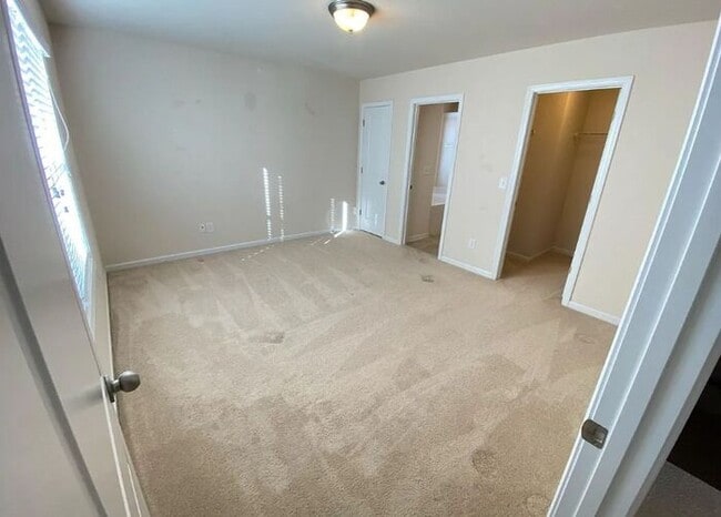 Photo - 847 Dovefield Ln