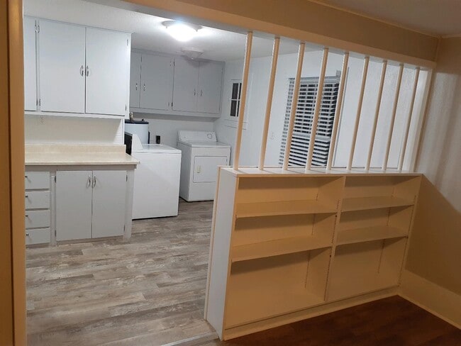 Building Photo - 330 Gwinn Ave Unit 1 Rental