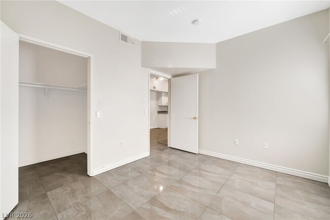 Building Photo - 2615 W Gary Ave Unit 1089