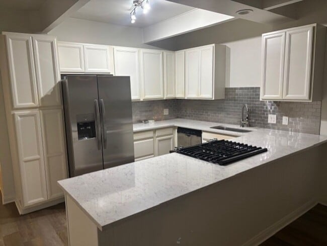 Photo - Clean 2 Bedroom / 1 Bathroom Condo Near Stockdale Hwy & Real Rd. Unit 4