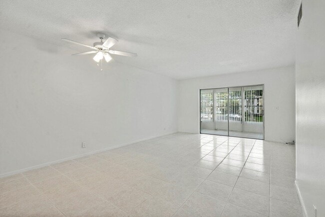 Photo - 21 Abbey Ln Unit 202