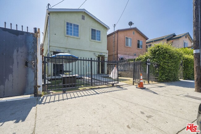 Photo - 10376 Wilmington Ave House