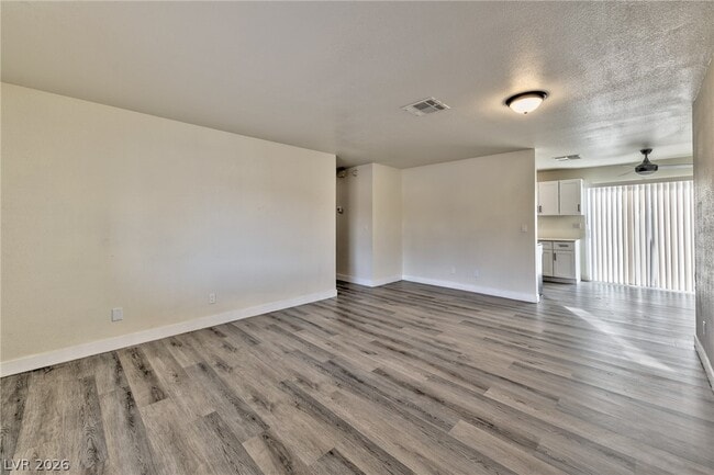 Photo - 3757 Longfellow St