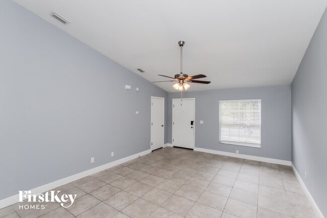 Photo - 721 Carlyle Ave