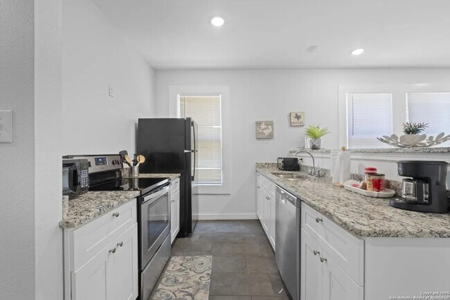 402 E Dewey Pl Unit 102