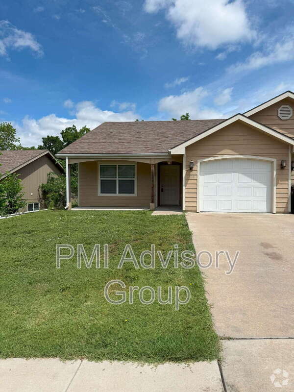 Building Photo - 3328 SE Taurus Ave Rental