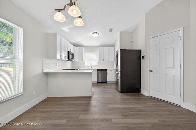 Photo - 1283 Goldenrod Cir NE House