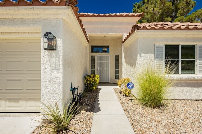 Photo - Peccole Ranch 3 Bed 2 Bath Gated Ascot Park Beauty