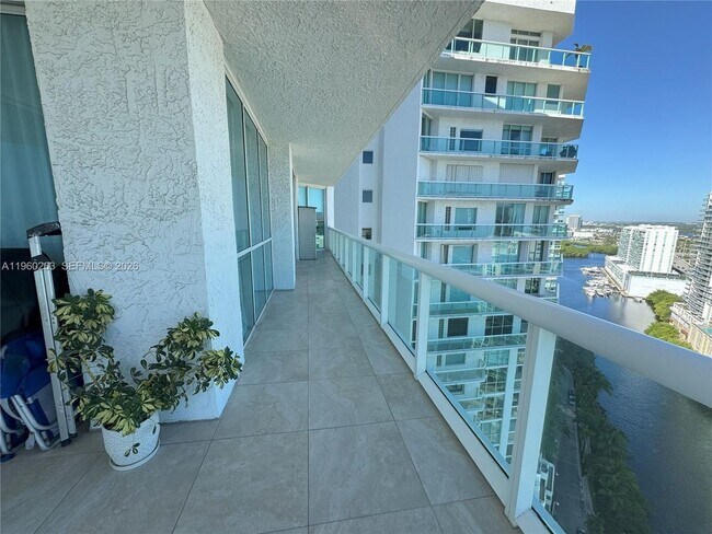 16400 Collins Ave