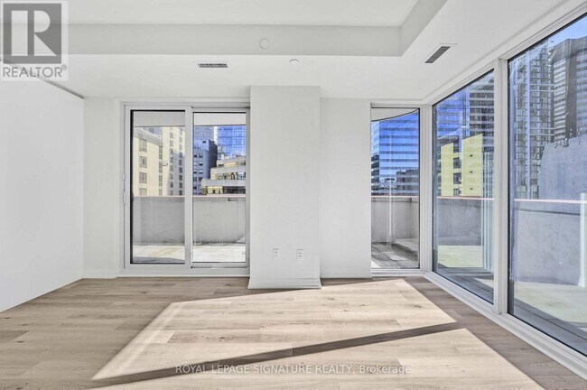 Photo - 280 Dundas St W Unit 504