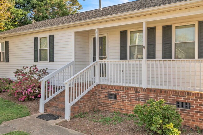 Photo - 3BR/2BA Cul-de-Sac Retreat Minutes from Downtown..Fenced Yard & Deck! $2100/mo rent