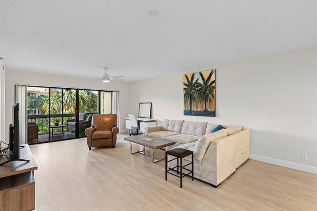 Photo - 700 Uno Lago Dr Unit 303