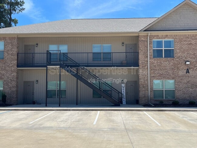 Building Photo - 145 Bruin Dr Unit 107