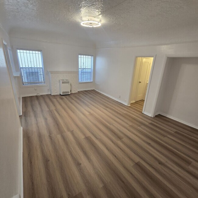 Photo - Normandie Apts.