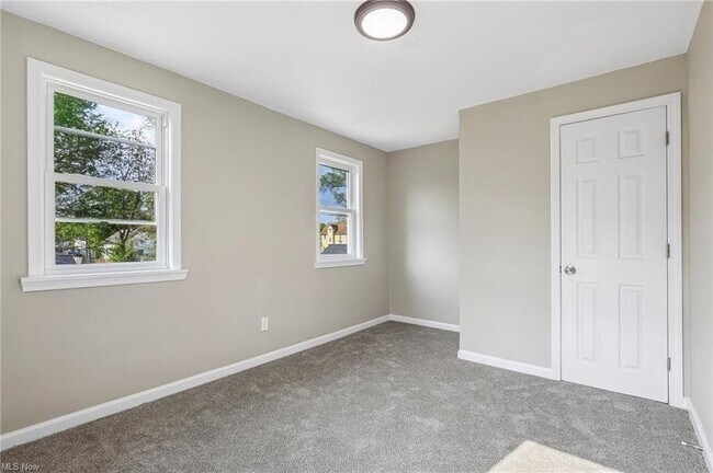 Photo - 3535 Erin Ave Unit Upper