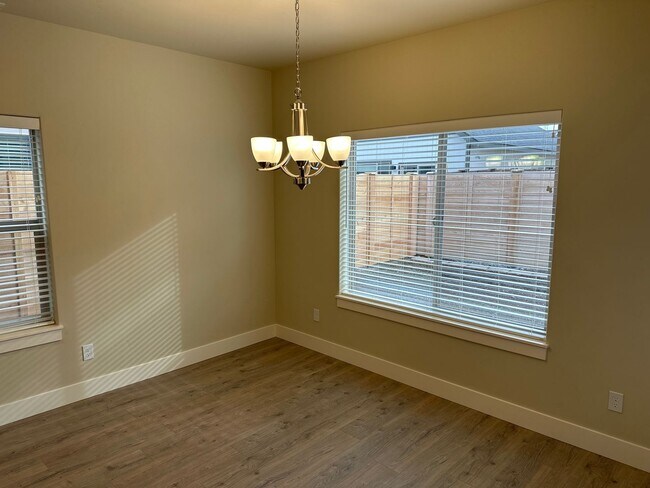 Photo - Newer SE Bend House w/A/C, 3 Bdrms, 2.5 Baths, 2160 Sq Ft, EVO OUTLET, Access to Pool, Dbl Garage