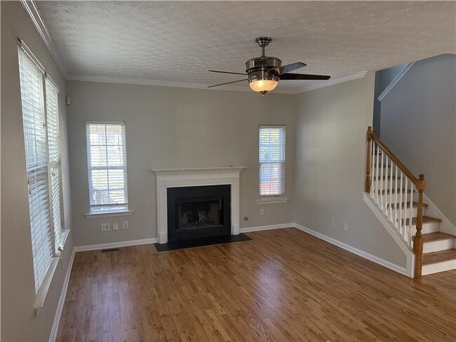 Photo - 27 Montgomery St SE