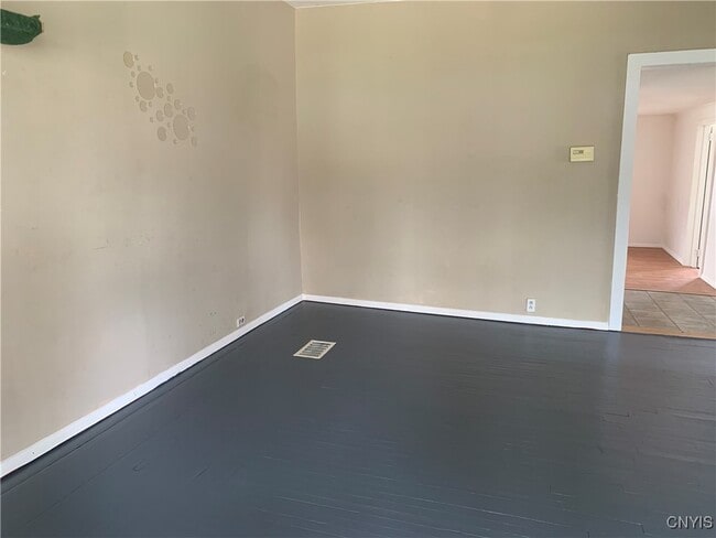 Photo - 4 W 5th St N