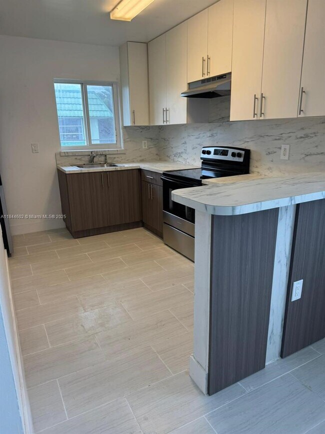 Photo - 800 NW 44th Ave Unit 4