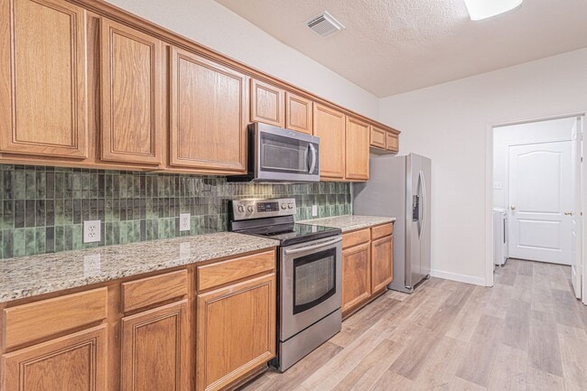 Photo - 213 Tapwood Ln