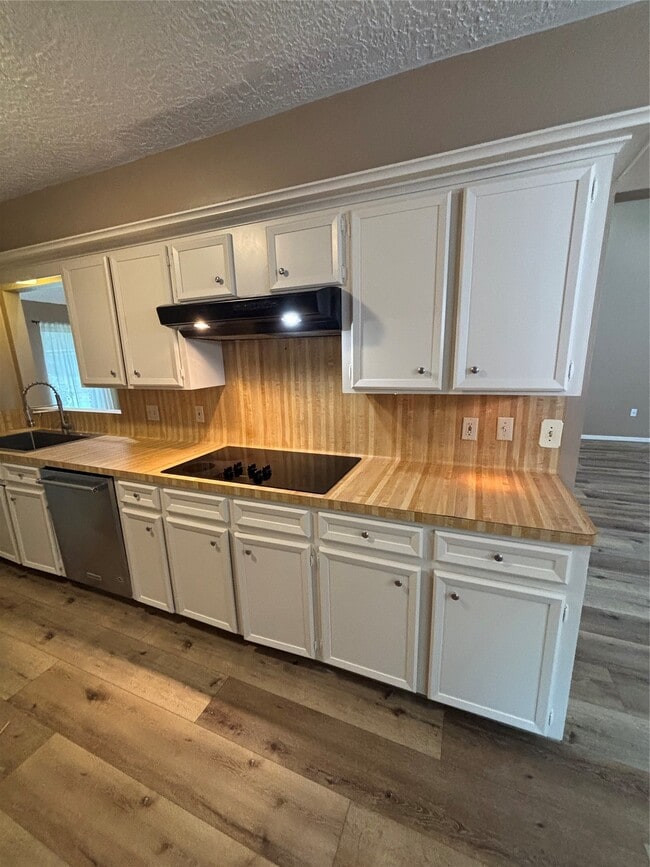 Building Photo - 15702 Oxenford Dr