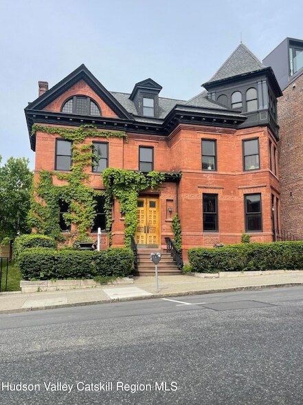 Building Photo - 420 Warren St Unit 3R Rental