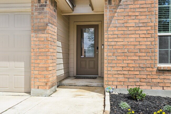 Photo - "Charming 3-Bedroom Haven with Granite Elegance in San Antonio!"