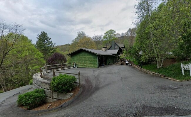 Building Photo - 169 Brookview Ln