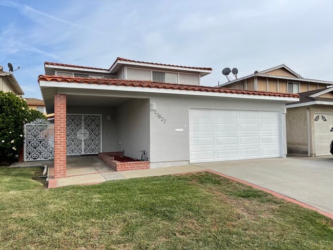 Building Photo - 5-Bedroom Carson 2-Story Home