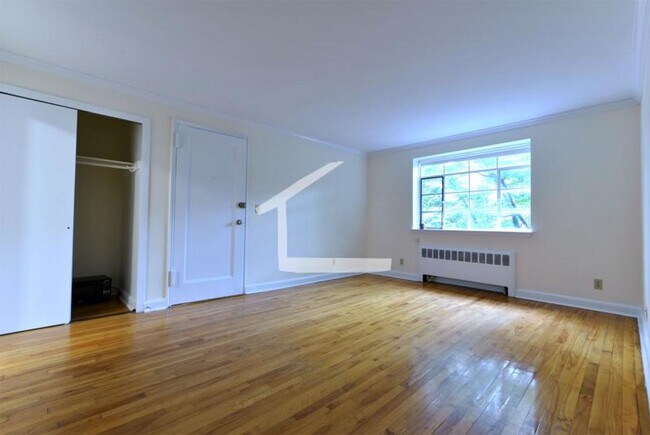 Building Photo - No Brokers Fee, One Month rent-Free, Heat,... Rental