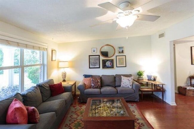 Photo - 820 Chestwood Ave