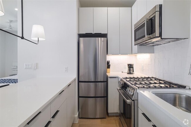 Building Photo - 3010 Sorin St Unit B Rental