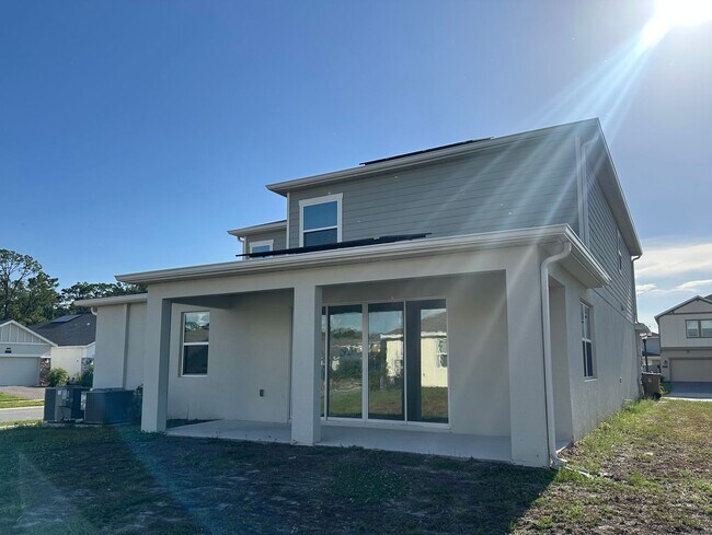 Photo - Spacious 4 bedroom 2.5 Bath, Fully Furnish...