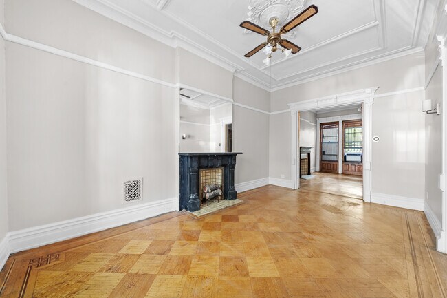 Photo - 772 Putnam Ave