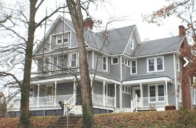Building Photo - 426 Cornelia St Unit A