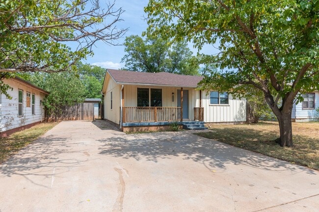 Photo - 2233 Fannin St