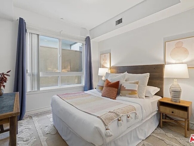 Building Photo - 1530 S Centinela Ave Unit 202