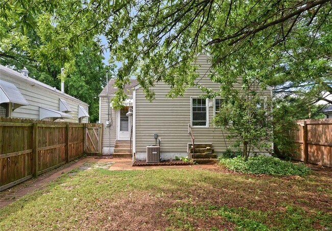 Photo - 6971 Lansdowne Ave