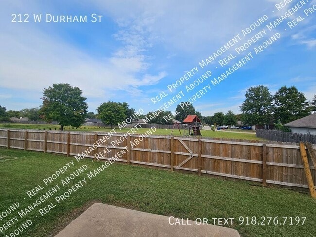 Photo - 212 W Durham St