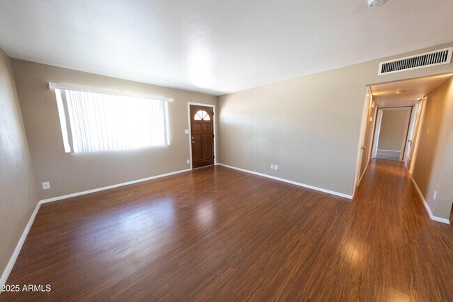 Photo - 1149 W 10th St