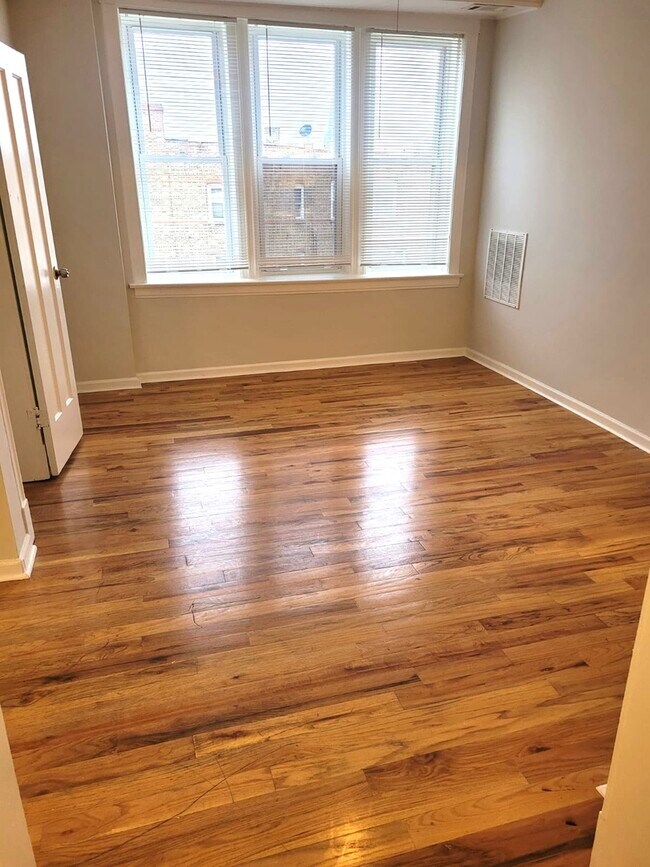 Photo - 1255 N Harding Ave Unidad 2S