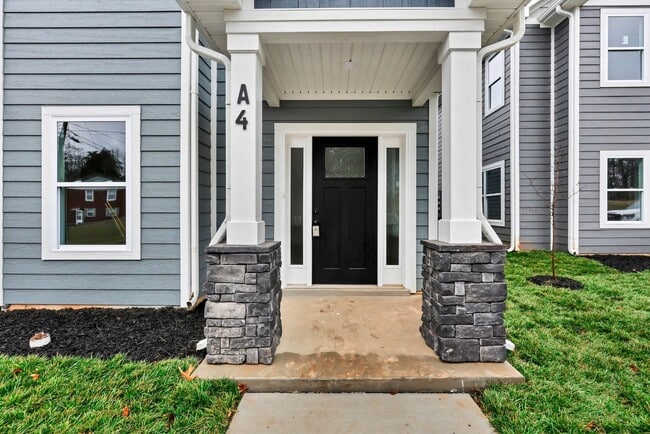 Photo - FANTASTIC 3 Bedroom 2 1/2 Bath Condo For Rent Near Downtown!