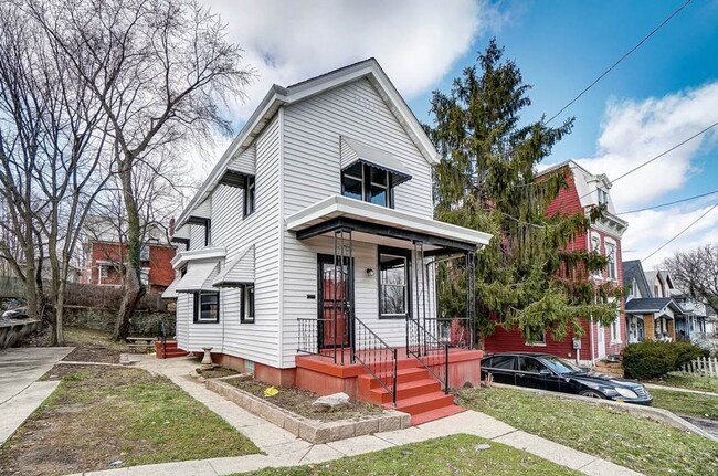 Building Photo - Updated 3 Bed 1 Bath in Price Hill!